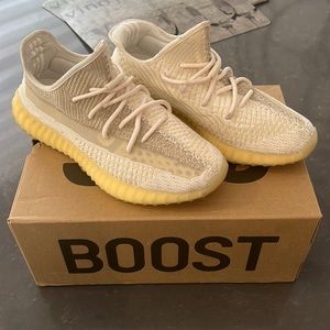 Yeezys boost 350, color:off white cream, brownish tan, Bottom: yellow, cream